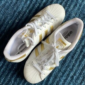 White Gold Adidas Superstar 8 EUC